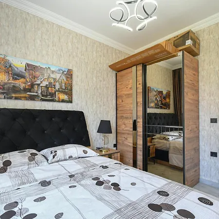 Crown Town 1 Bedroom Just 200m From The Sea In Kestel, Apartment